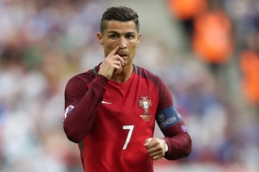 2026世界杯48队-穆古鲁扎关键节点失手，TL强势带队奏凯